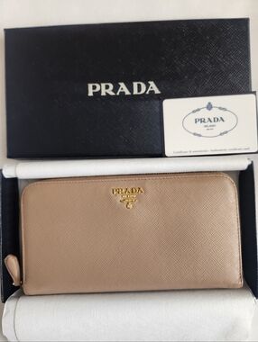 Prada Saffiano Leather Cammeo Zippy Wallet FULL SET (Box And Authenticity Card)